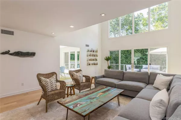 Quogue, NY 11959,19 Woodland WAY