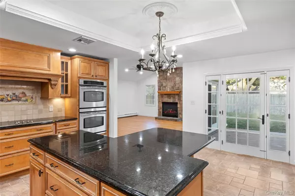 Lake Grove, NY 11755,49 Tulip Grove DR