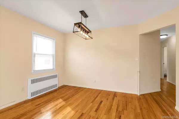 Valley Stream, NY 11581,30 Gibson BLVD