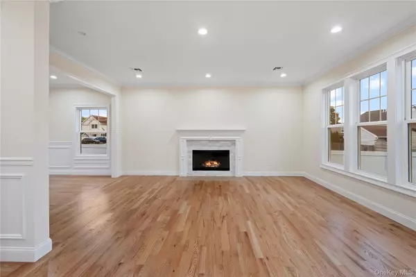 Levittown, NY 11756,23 Cove LN