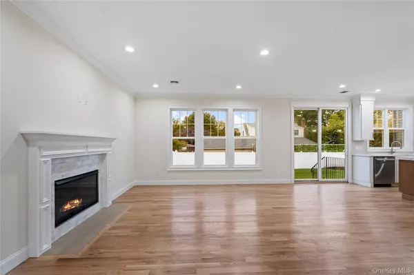 Levittown, NY 11756,23 Cove LN