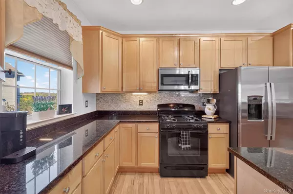 Fishkill, NY 12524,1307 Saratoga LN