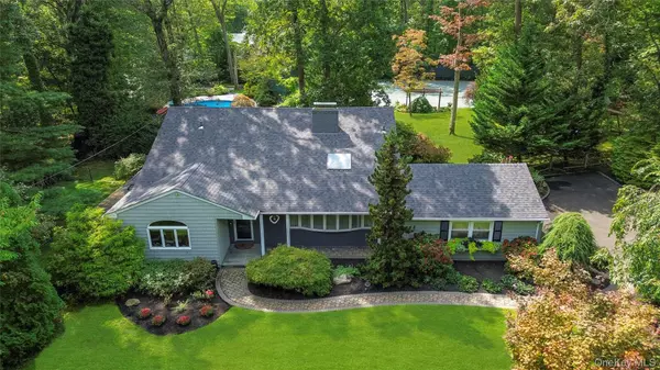 25 Surry Hill PL, Huntington, NY 11743