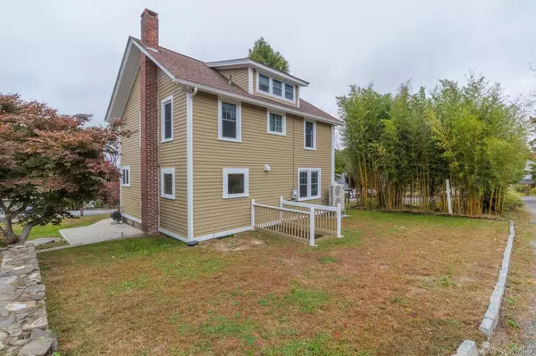 Carmel, NY 10512,5 Circle DR