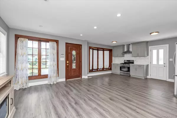 Westbury, NY 11590,25 Winnie CT