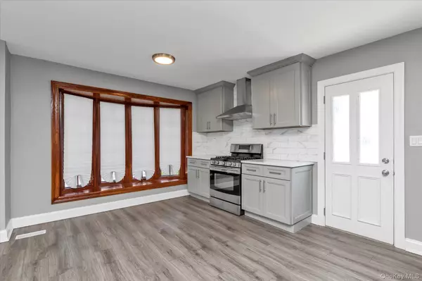 Westbury, NY 11590,25 Winnie CT