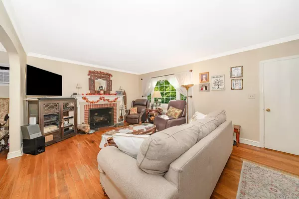 Seaford, NY 11783,1427 Washington AVE