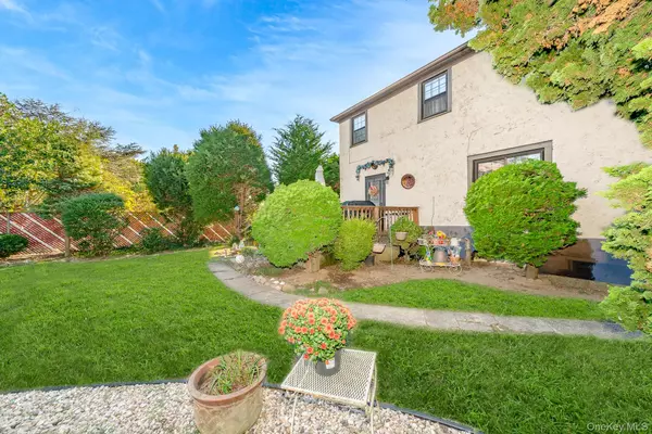 Seaford, NY 11783,1427 Washington AVE