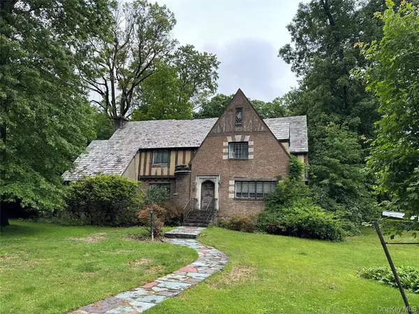 2 Rochelle RD, Larchmont, NY 10538