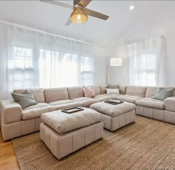 Sag Harbor, NY 11963,1 DOGWOOD