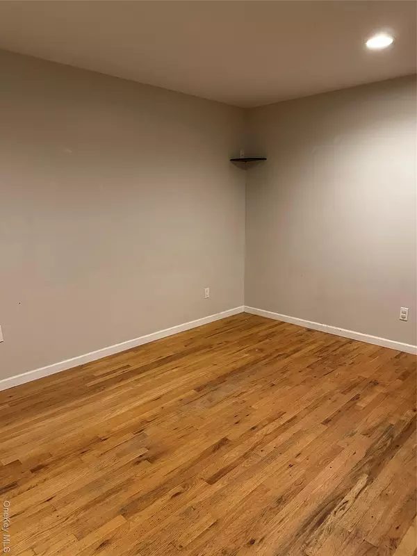 Shirley, NY 11967,11 The GN