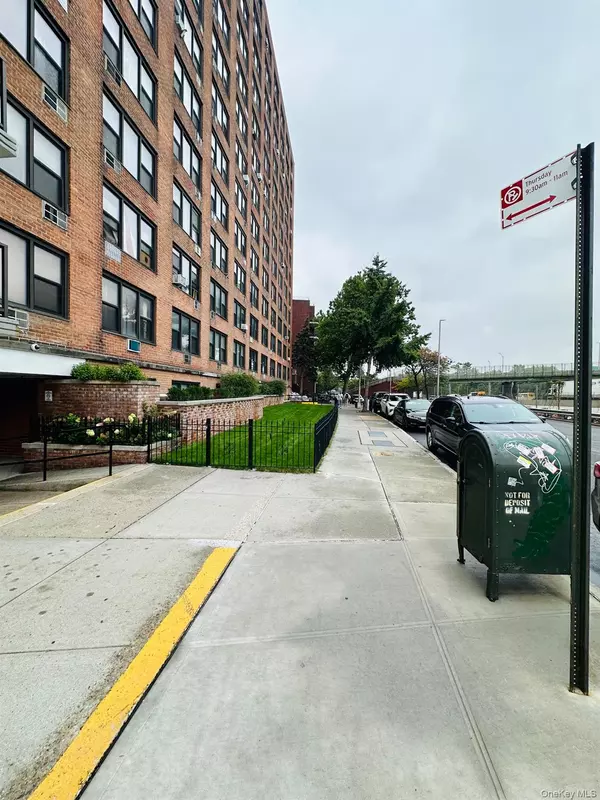 Bronx, NY 10461,3121 Middletown Road #6H