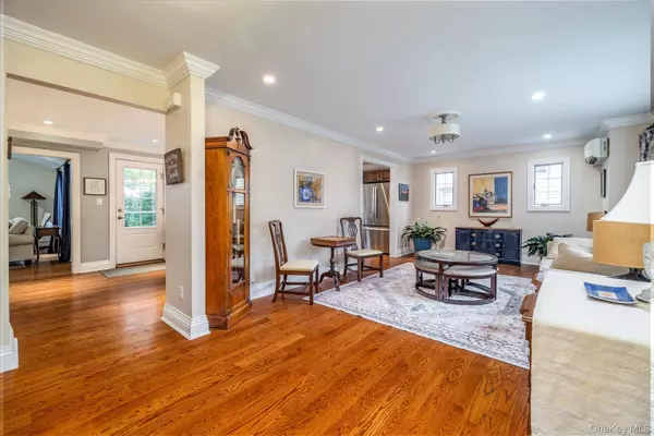 Oceanside, NY 11572,474 Windsor PL