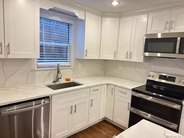 Port Washington, NY 11050,23 West DR