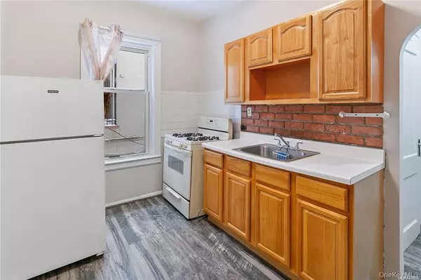 Corona, NY 11368,97-28 41st AVE