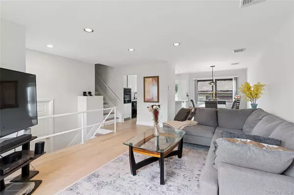 Seaford, NY 11783,3612 Ladonia ST