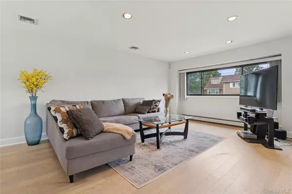 Seaford, NY 11783,3612 Ladonia ST