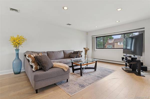 3612 Ladonia ST, Seaford, NY 11783