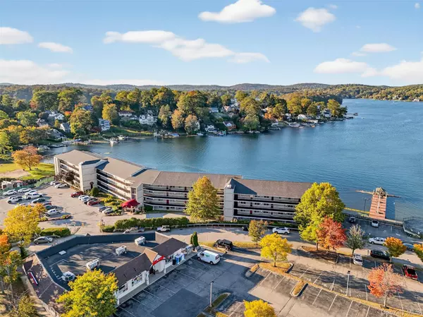 Mahopac, NY 10541,4 Marina DR #A1