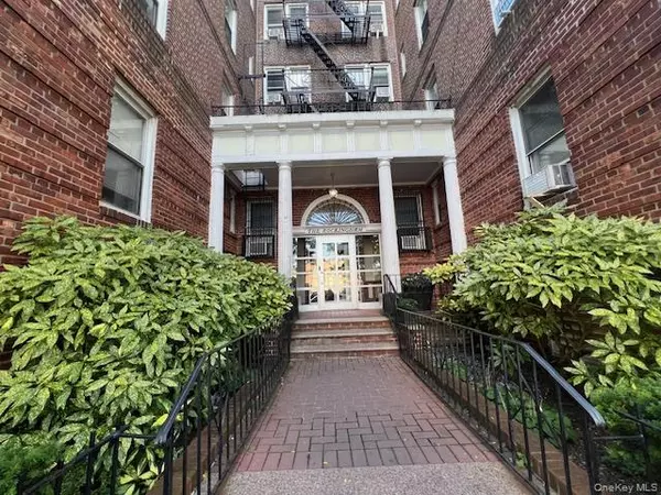 Forest Hills, NY 11375,11406 Queens BLVD #B9