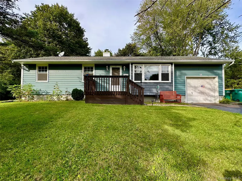 18 Cambridge DR, Red Hook, NY 12571