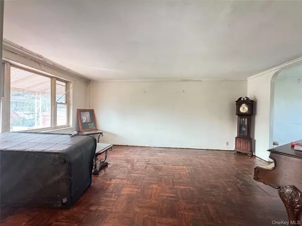 Bronx, NY 10469,3304 Corsa Ave