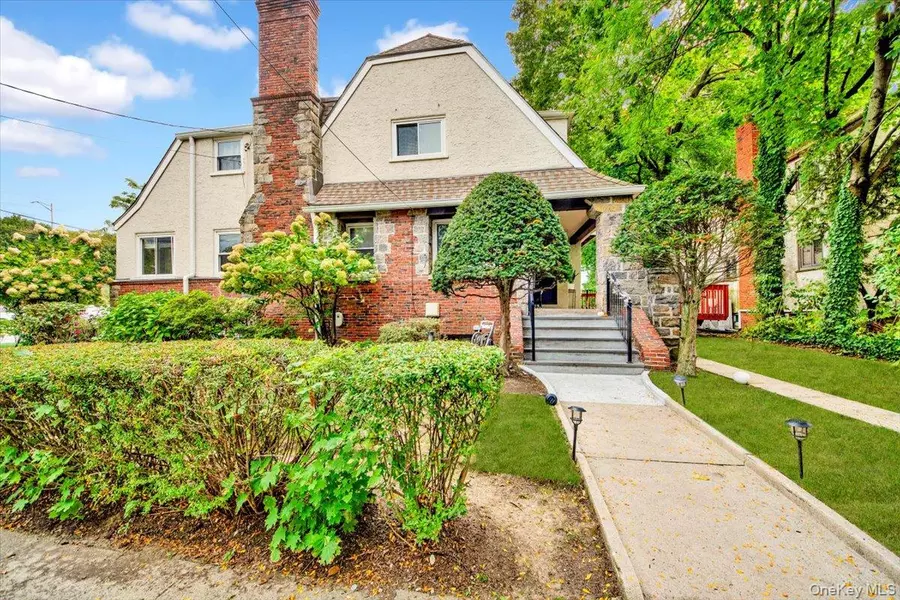 105 Frederick PL, Mount Vernon, NY 10552