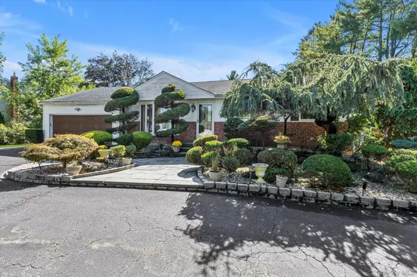14 Yeoman DR, East Northport, NY 11731