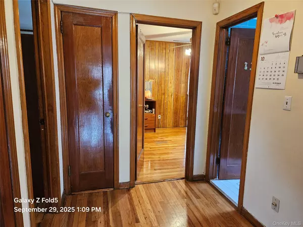 New Hyde Park, NY 11040,543 Lakeville RD