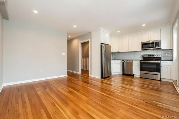 Williston Park, NY 11596,680 Willis AVE #B