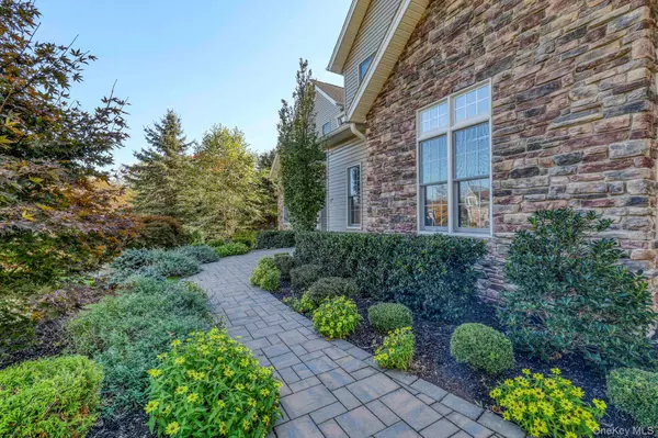 Tuxedo Park, NY 10987,17 Cedar DR