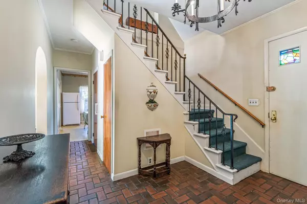 Jamaica Estates, NY 11432,184-51 Hovenden RD