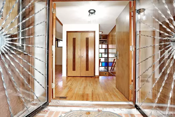 Pomona, NY 10970,15 White Birch DR