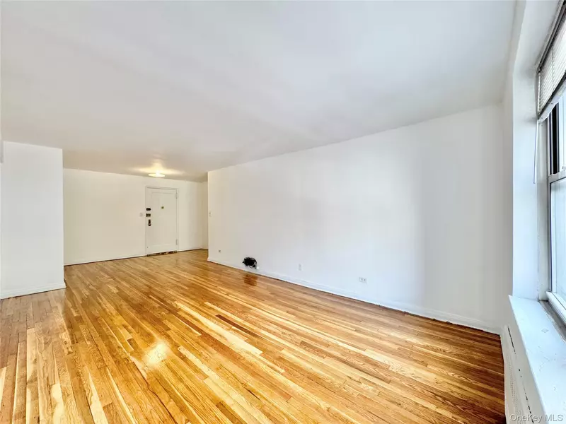 8337 Saint James AVE #Unit 3S, Elmhurst, NY 11373