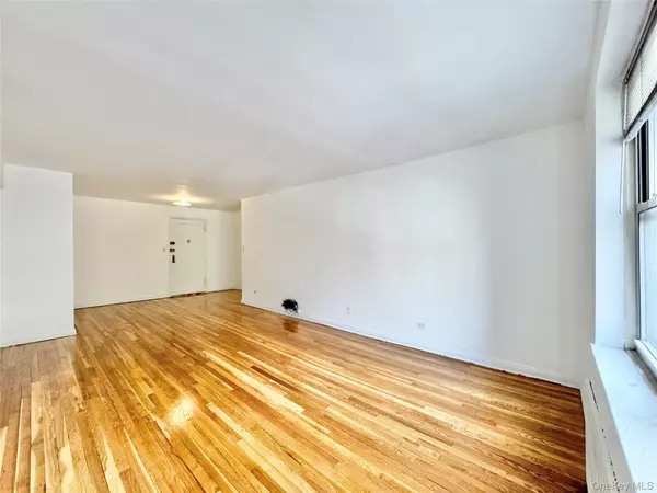 8337 Saint James AVE #Unit 3S, Elmhurst, NY 11373