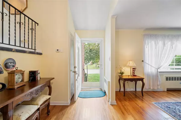 Glen Cove, NY 11542,18 Kirkwood DR