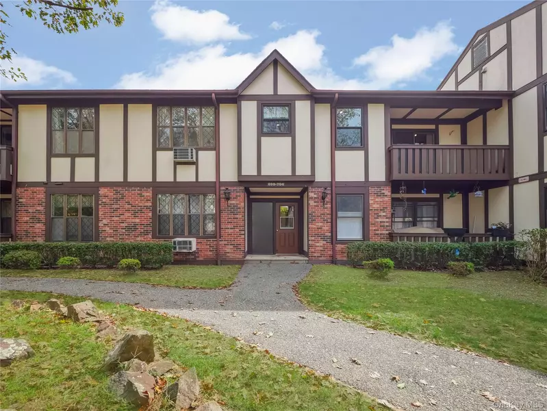 704 Sierra Vista LN, Valley Cottage, NY 10989