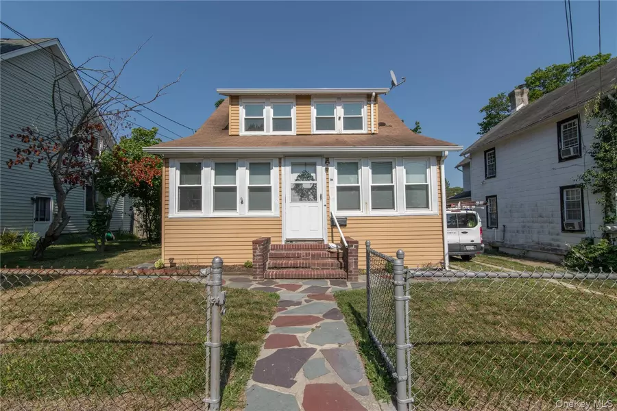 47 Henry ST, Kings Park, NY 11754