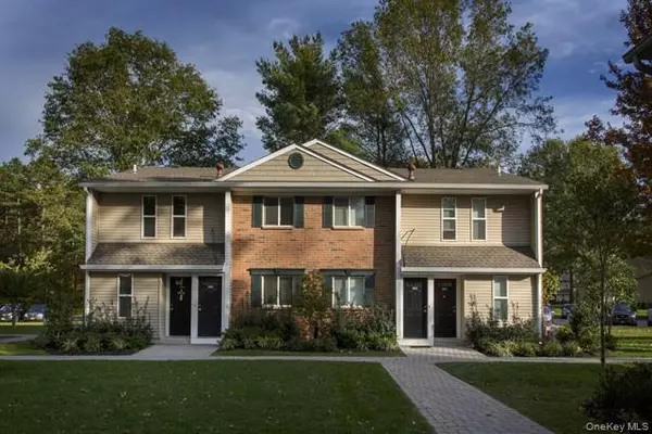 21 Country Club DR #21B, Coram, NY 11727