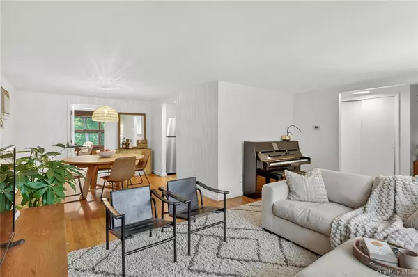 New Paltz, NY 12561,25 Cherry Hill RD