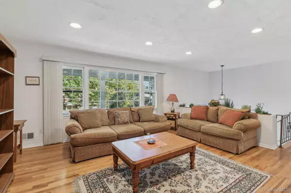 Nyack, NY 10960,203 Hilltop DR