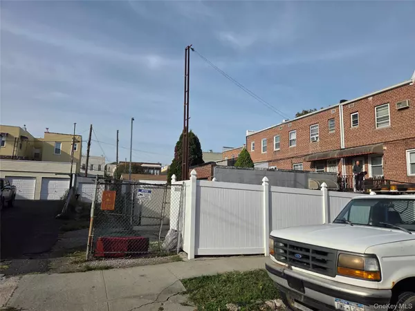 Middle Village, NY 11379,67-72 78th ST