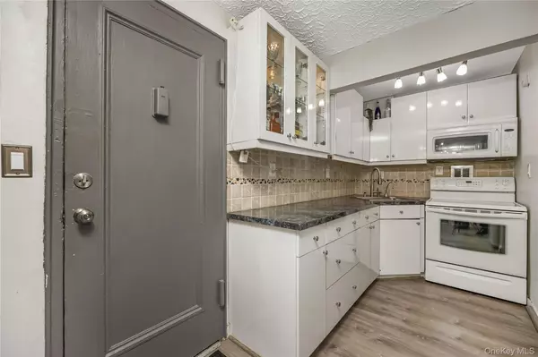 Freeport, NY 11520,222 Smith ST #1B