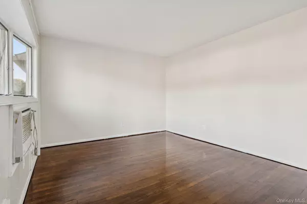 Brentwood, NY 11717,10 Ehler ST