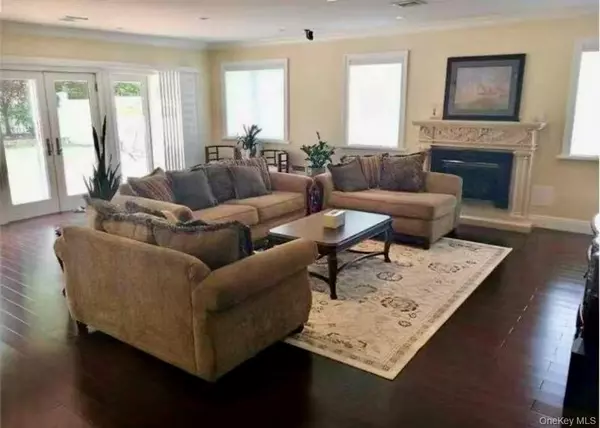 Jericho, NY 11753,17 Livingston AVE