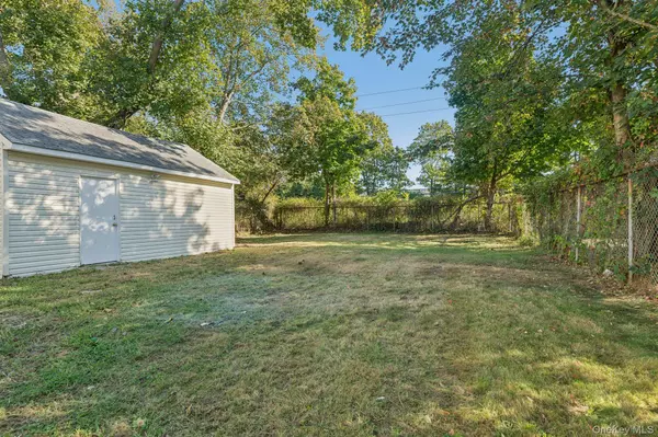 Bay Shore, NY 11706,18 Lockwood RD