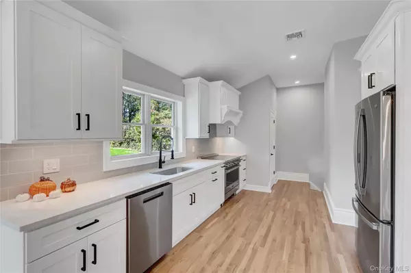 Dix Hills, NY 11746,9 Susan LN