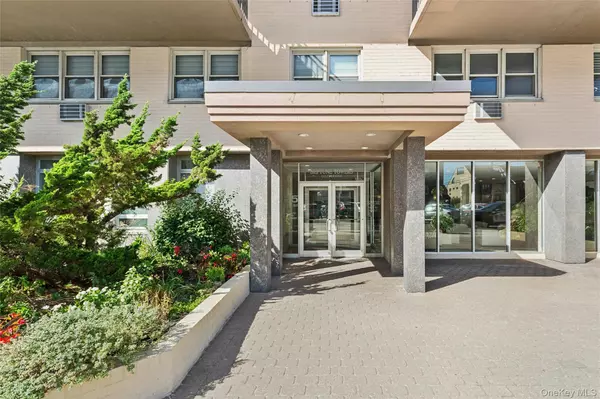 Long Beach, NY 11561,25 Neptune BLVD #9S