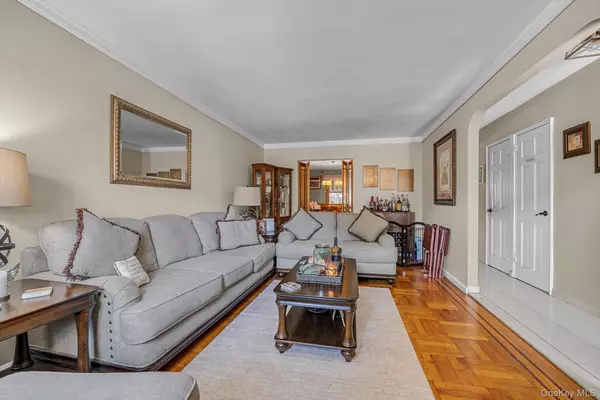 Bronx, NY 10469,2433 Young AVE
