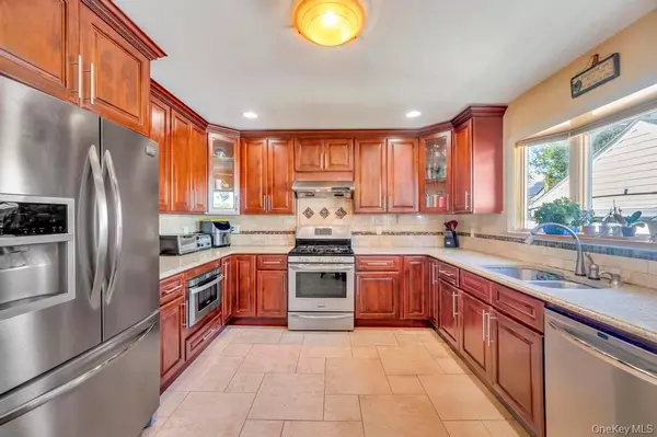 New Hyde Park, NY 11040,43 Prince ST